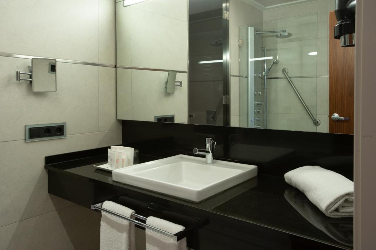 Double or Twin Room Shower,1530676864:JPEG